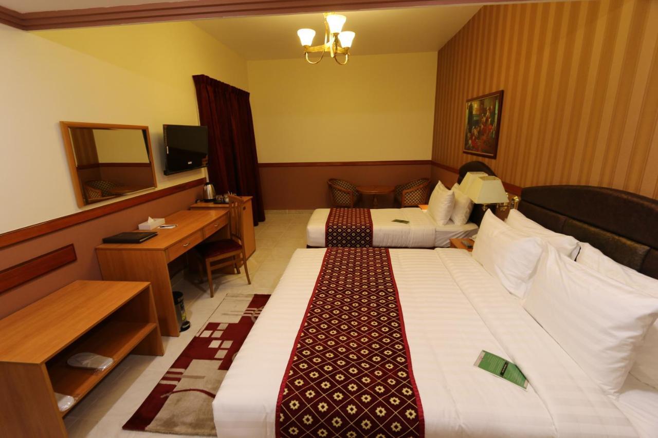 New California Hotel Dubai Exterior foto