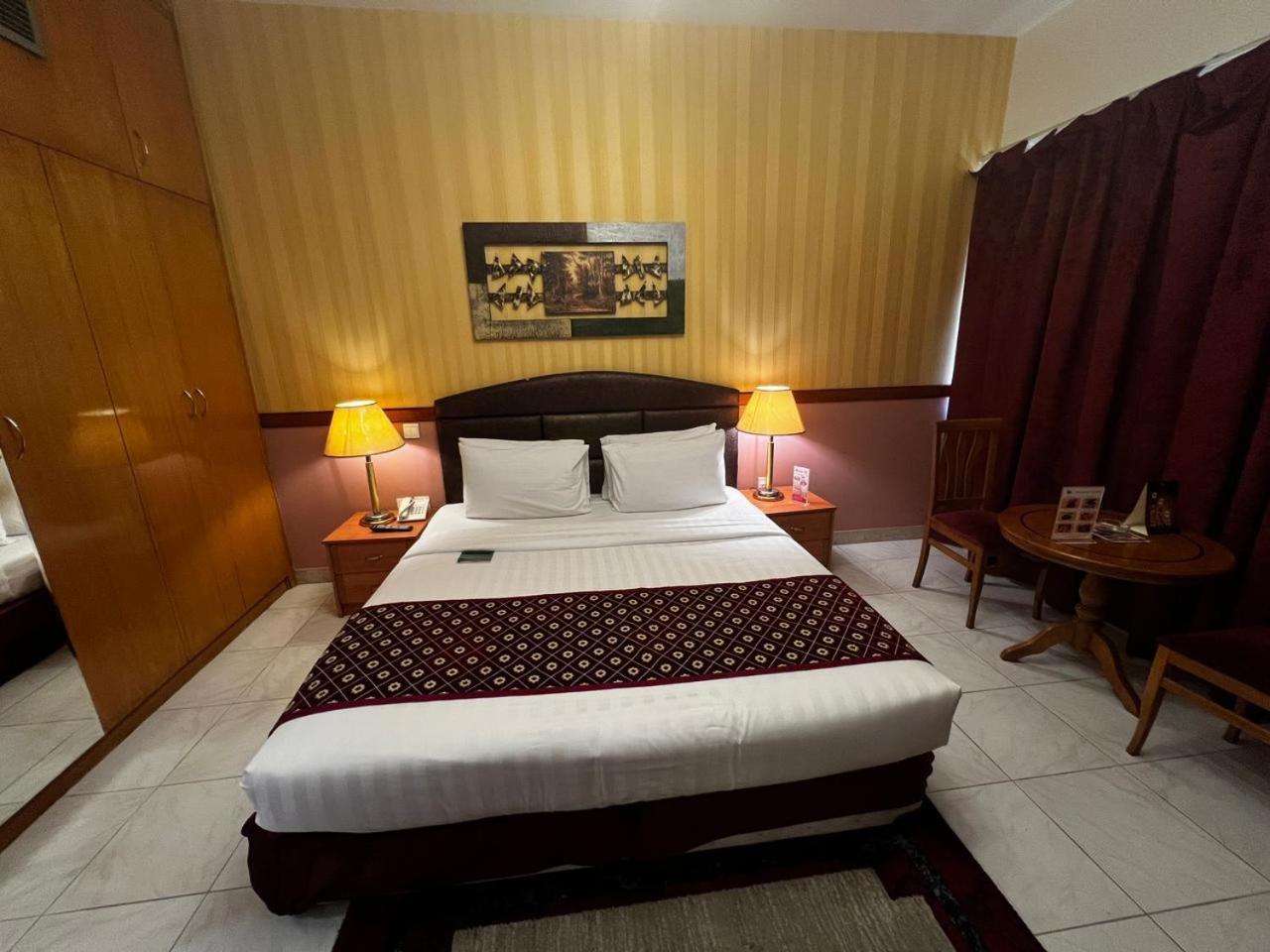 New California Hotel Dubai Exterior foto