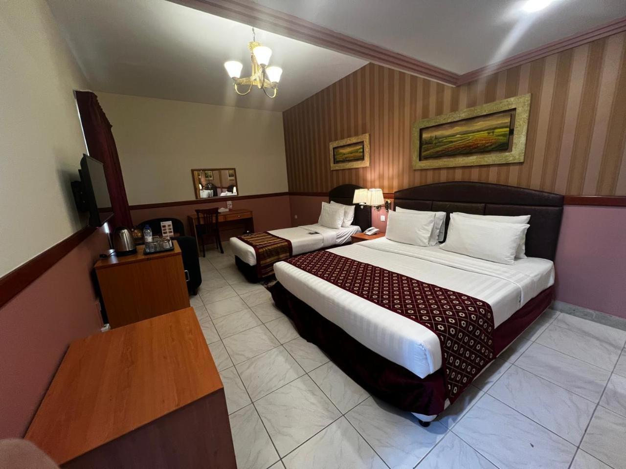 New California Hotel Dubai Exterior foto
